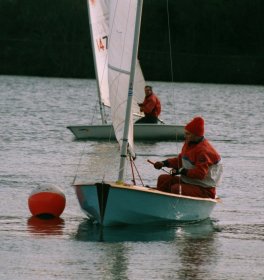 Sailing Club Principal Roy Henderson negotiating a mark on Kinghorn Loch